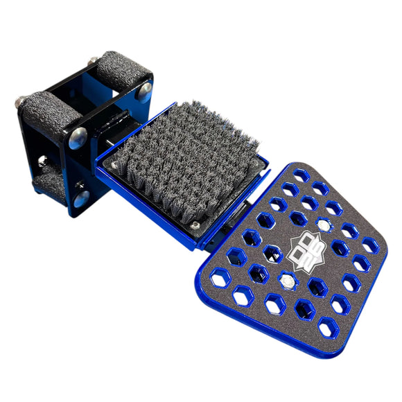 DD26 ACCESS STEP WITH KICK BRUSH